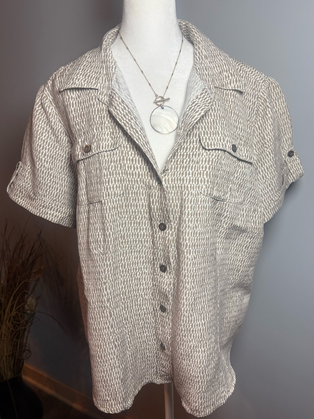 CJ Banks 1X Linen Blend Safari Camp Shirt Neutral Print EUC